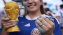 Imagen de Centenario fue testigo de otra propuesta de amor durante los festejos de Argentina campeón