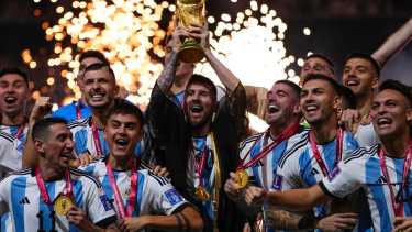 El festejo de la copa del Mundo también se festejó en la Conmebol y la AFA recibirá un premio económico. Foto AP/Manu Fernández.