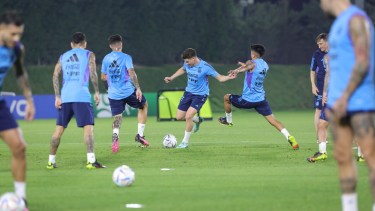 El ensayo será determinante para que Lionel Scaloni se decida por los once que saldrán a la cancha. (Archivo @Argentina)