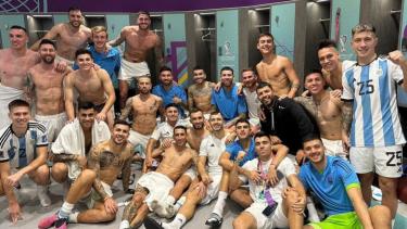 Agüero y Lo Celso festejaron junto al plantel de la Selección la clasificación a la final.