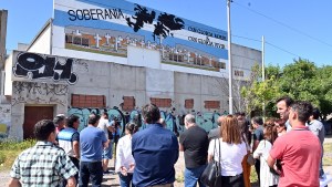 Inauguraron un mural de Malvinas en la terminal de ómnibus de Viedma