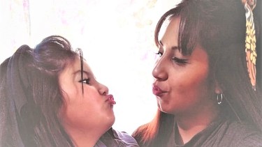 La mamá de Kayla debe orperarse pero la obra social no autorizaría la operación (Facebook).-
