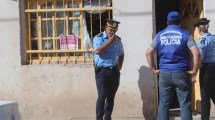 Imagen de Ya está en libertad la municipal de Centenario a la que le allanaron la casa por estafas con terrenos