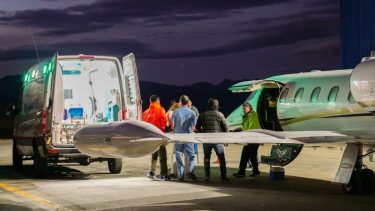 Una vez que llegó de Malvinas, la neuquina fue llevada a una clínica de Ushuaia. (JCA Noticias).-