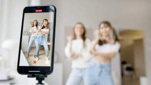Retos virales: cuáles son los peligros al que se exponen los jóvenes