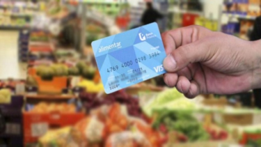 Los nuevos beneficiarios de la Tarjeta Alimentar pueden tramitar el plástico. Foto: Archivo. 