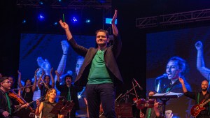 La Orquesta Ocasional de Rock Sinfónico nuevamente se lució en la Fiesta de la Pera en Allen