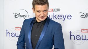 Cuáles son las graves heridas que tienen a Jeremy Renner peleando por su vida y cómo fue el brutal accidente