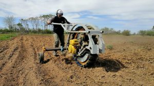 Chango, un tractor para familias agricultoras