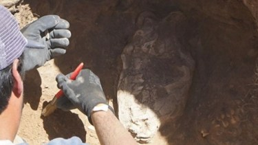 Los arqueólogos trabajan en el lugar del notable hallazgo.