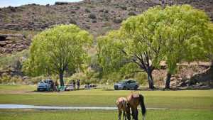 Verano en El Chocón: así de lindo es el camping oculto detrás de la represa a orillas del Limay