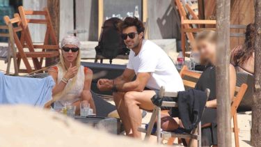 Nicole Neumann y Manu Urcera disfrutan en familia las vacaciones en Punta del Este.-