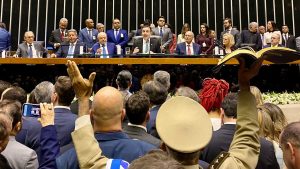 ¡Insólito! Un diputado que «cura» la homosexualidad fue centro de atención en la jura de Lula