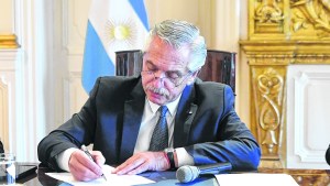 Además del juicio político, el Gobierno quiere ampliar la Corte