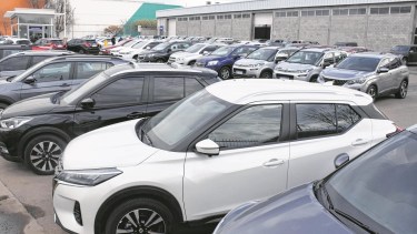 En patentamiento de autos se avanzó en relación con el año pasado pero aún se está un 35% por abajo de los autos que cumplían ese trámite en 2019. (Matías Subat Archivo)