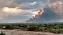 Imagen de Sigue el combate contra el incendio a unos 50 kilómetros de Las Grutas que ya devoró 5.700 hectáreas