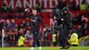 Ovación para Lisandro Martínez en Old Trafford y triunfo del Manchester United