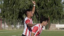 Imagen de Los pibes de Independiente de Neuquén vuelan en el Regional Amateur