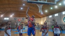 Imagen de Liga Federal: Deportivo Roca debutó con victoria y homenaje a sus históricos