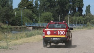 Bomberos de Cervantes se sumaron a la búsqueda del adolescente que se ahogó en el Canal Grande