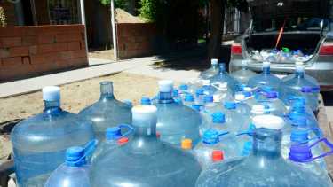 Los cortes de agua en verano afectan mucho a los vecinos. Foto archivo