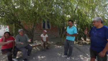 Falta el agua hace 45 días en un barrio de Roca: la situación es «desesperante»