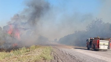 El trabajo de los bomberos en las últimas horas de 2022. Foto Gentileza