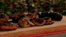 Imagen de Murieron dos hombres tras comer achuras en mal estado en Berazategui