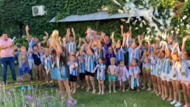 Anto y su familia eligieron celebrar el cumpleaños en modo "Scaloneta", reviviendo el Campeonato del Mundo.-