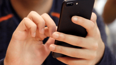 En Roca, un adolescente de 15 años murió y otro está con pronóstico reservado tras haber cumplido un reto viral en TikTok.