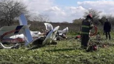 Así quedó la avioneta robada en la localidad chaqueña de Villa Ángela y que cayó a tierra. 