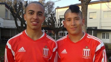 Estudiantes de La Plata busca erradicar la costumbre de rapar a sus juveniles como ritual de bienvenida en la Primera División. Foto Archivo.