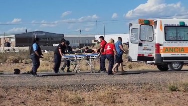 Un choque dejó a un motociclista lesionado y complicó el tránsito de la autovía de Neuquén. Foto: captura