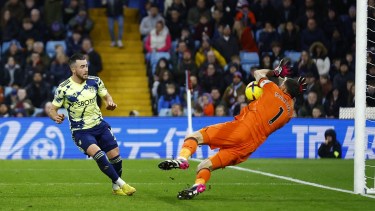 Dibu Martínez lo hizo de nuevo: tremenda atajada para salvar el triunfo del Aston Villa