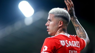Enzo Fernández hizo un gesto claro para los hinchas de Benfica manifestando que se quiere queda y estos le retribuyeron el afecto. 