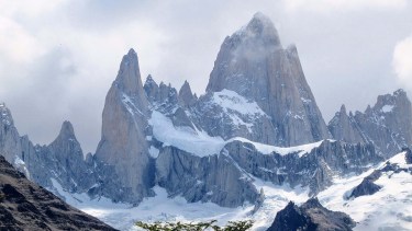 El cerro Fitz Roy atrae a alpinista de todo el mundo.