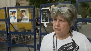 Graciela, la docente que diariamente busca ser un apoyo para los padres de Fernando Báez Sosa (Foto: captura de video).
