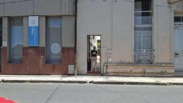 La niña fue retirada de la casa del grupo "Grávida" en Santa Fe,  con la fuerza pública.-
