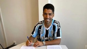 La llegada de Suárez provocó un récord de venta de camisetas de Gremio de Brasil