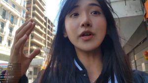 Le robaron el telefóno a una streamer coreana que transmitía en vivo desde Argentina