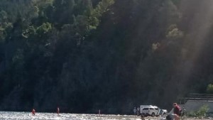 Investigan el hallazgo de un cuerpo en estado de descomposición en el lago Lacar