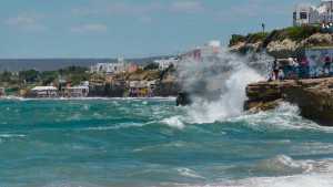 Mareas extraordinarias en Las Grutas: podrían superar los 9 metros este fin de semana, peores horarios