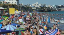 Imagen de Verano 2024: Qué pasa con las reservas, cuánto saldrá alquilar en pesos en las playas del país