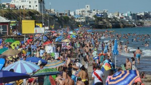 Las Grutas: 50% de reservas en febrero, 80% para el finde XXL de carnaval y turistas que pelean precios