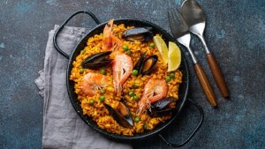 Cómo preparar una paella sabrosa y suculenta