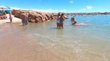 Imagen de Verano en Las Grutas: así es Piedras Coloradas, una de las playas más lindas de la Patagonia
