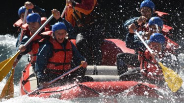 En las balsas de rafting, te vas a meter en profundos valles e interminables bosques en el corazón de la Cordillera de los Andes. Gentileza.