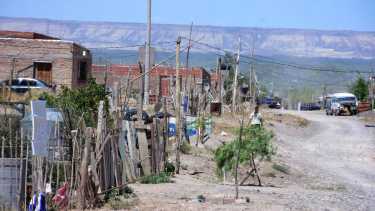 La vecina expresó su angustia ante la falta de agua. "Es una situación desesperante", apuntó. Foto: Cesar Izza.