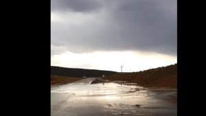 Una fuerte tormenta en la Región Sur escurrió mucho barro y agua en las rutas