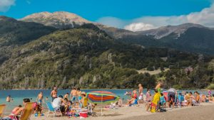 Carnaval 2023 en Villa La Angostura: fiesta Nacional de los Jardines y 5 playas para descubrir